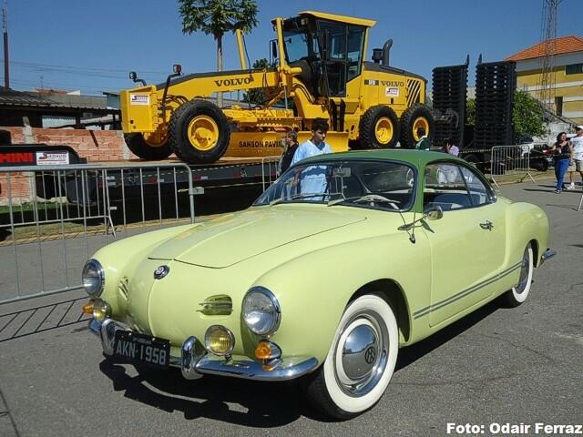 O delicado Karmann Ghia Alemão da década de 1950