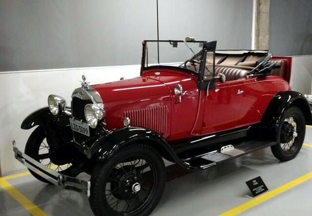 Ford Modelo A Roadster 1929, com o famoso 'banco da sogra'