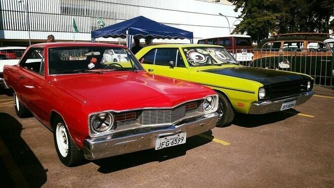 Uma dupla de Dodge Darts