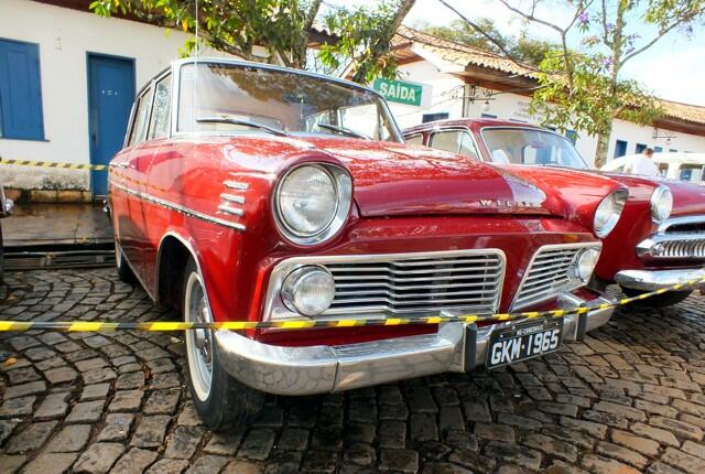 Aero Willys 1965, com o 1962 ao fundo