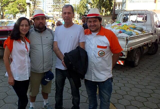 O Secretário de Turismo Elias Martins (de camiseta branca) ao lado de alguns organizadores do evento: Amanda, Sérgio Castelo Branco e Francisco