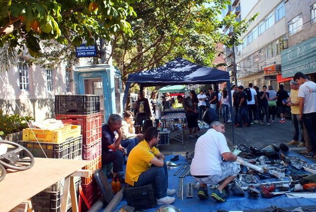 A feira de peças ficou instalada numa rua transversal