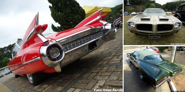 Cadillac Coupê DeVille 1959 na foto maior. Ao Lado, Pontiac Firebird e Buick 