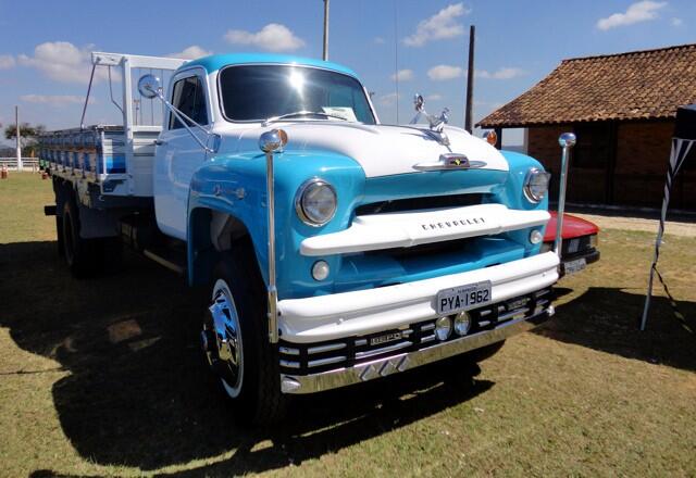 O impecável caminhão Chevrolet Brasil com tração integral