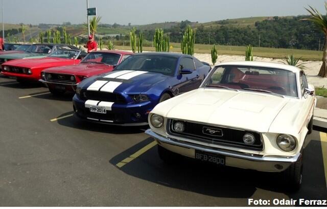 Algumas gerações do Ford Mustang...