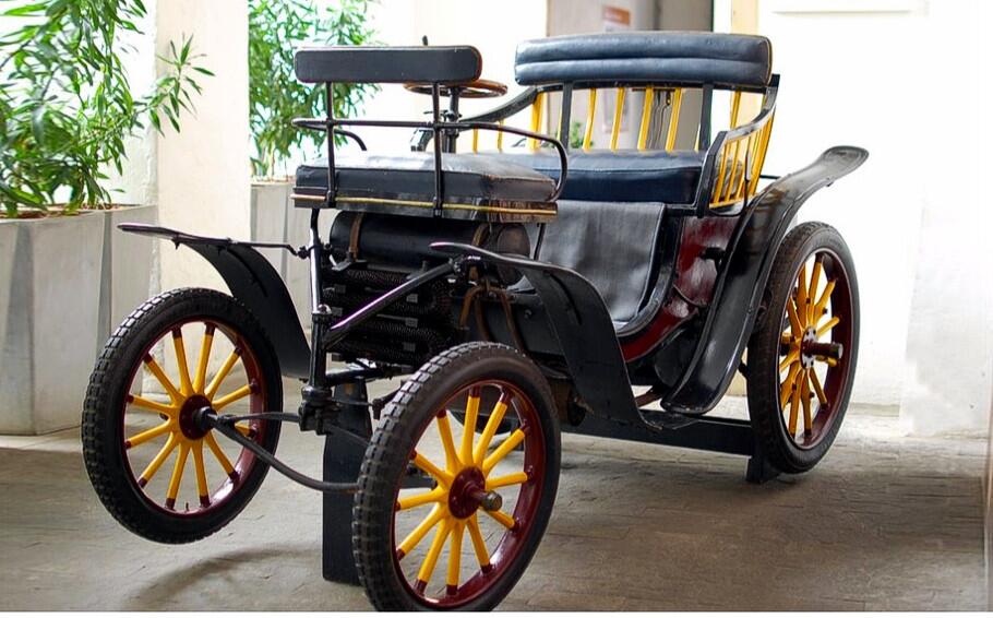 Automóvel francês de 1898 é o mais antigo do Brasil - Maxicar - Carro antigo, pura nostalgia.