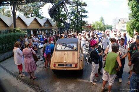 Citroen 2CV de madeira