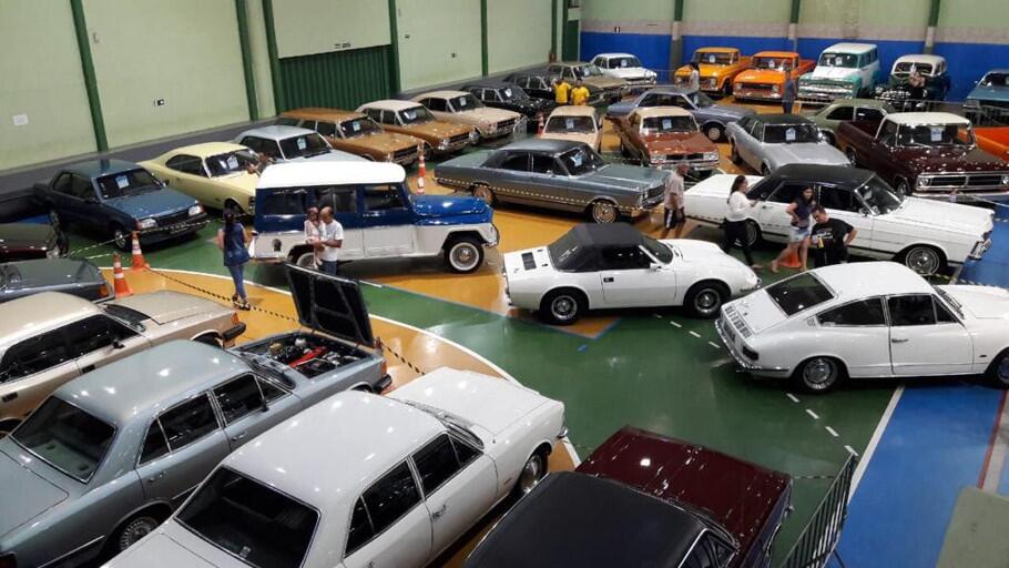 Exposição de Carros Antigos no Clube Dom Pedro