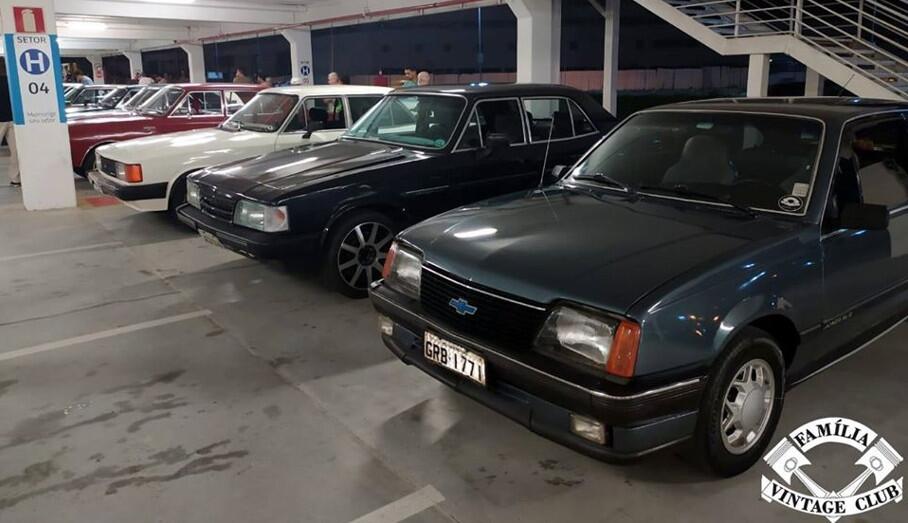 Encontro Quinzenal de carros antigos da Família Vintage Club