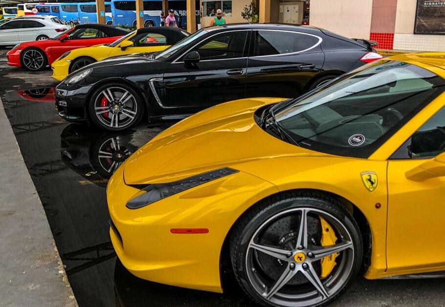 clube de carros esportivos de luxo