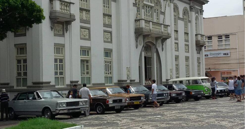 Clube de Veículos Antigos de Sergipe - Antigos do Farol em clima de comemoração