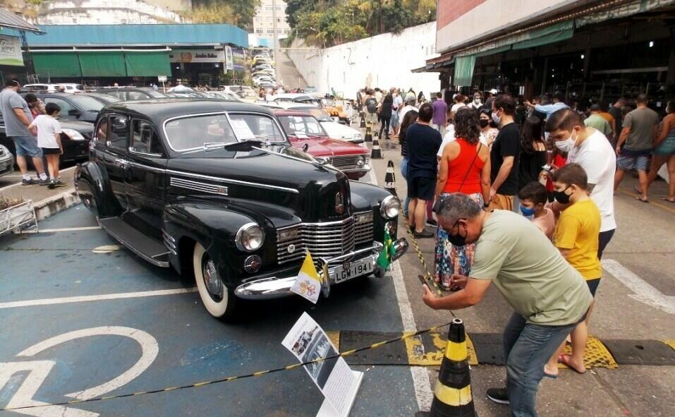 Exposição carros antigos CADEG