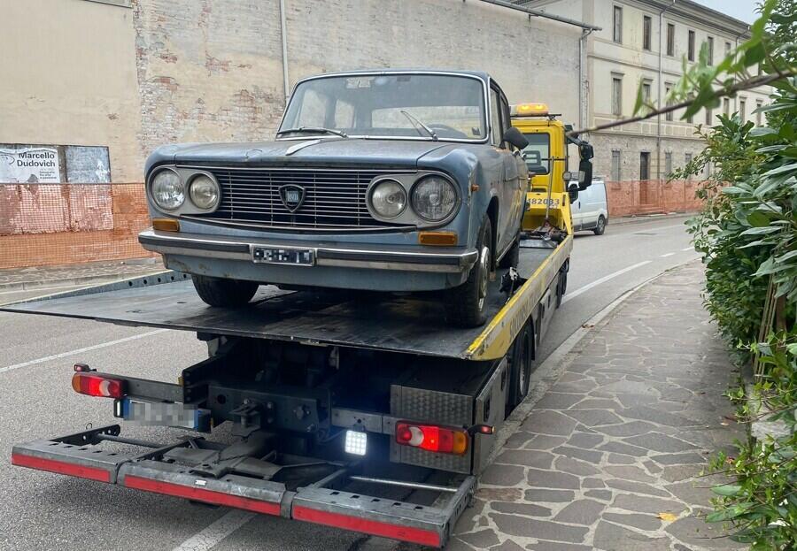 carro estacionado 47 anos