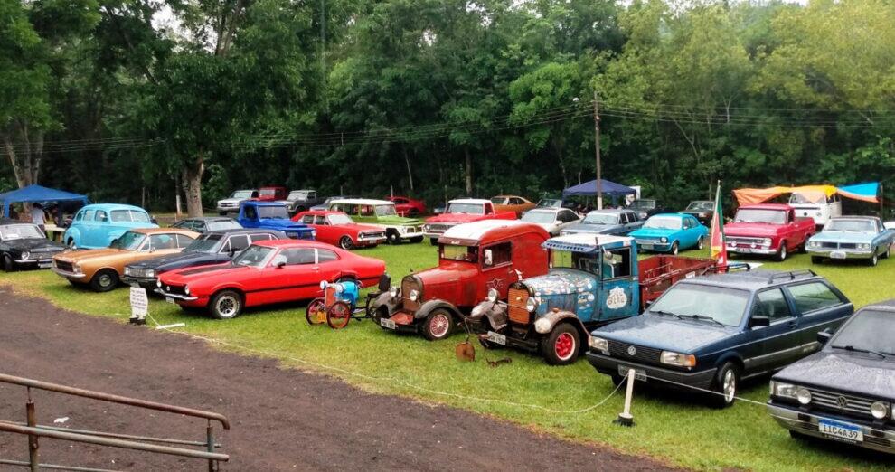 Encontro Mensal do 6 Pistas BH Car Club - Belo Horizonte, MG - Maxicar