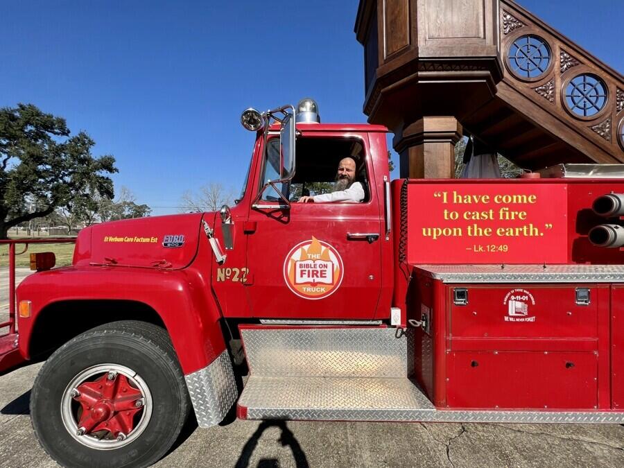 Caminhão bombeiros igreja itinerante