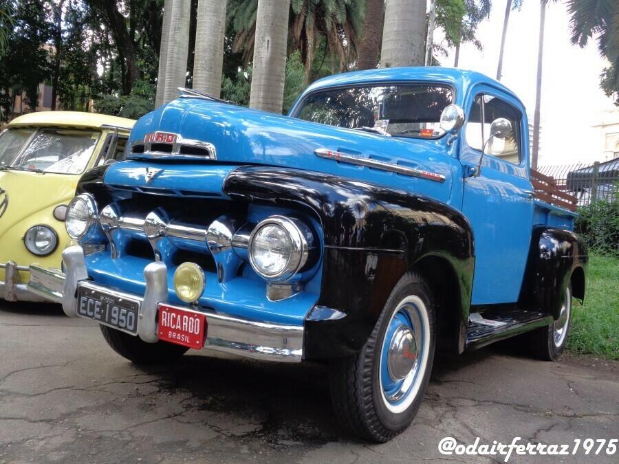 Encontro carros antigos Luz