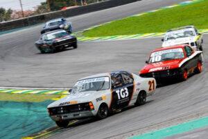 Thiago Lourenço e Ricardo Domenech dominam provas da Old Stock Race em Interlagos