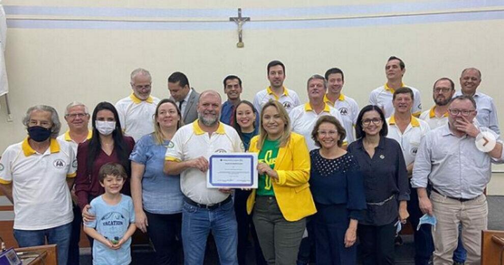 Clube de Autos Antigos de Araras recebe homenagem na Câmara da cidade