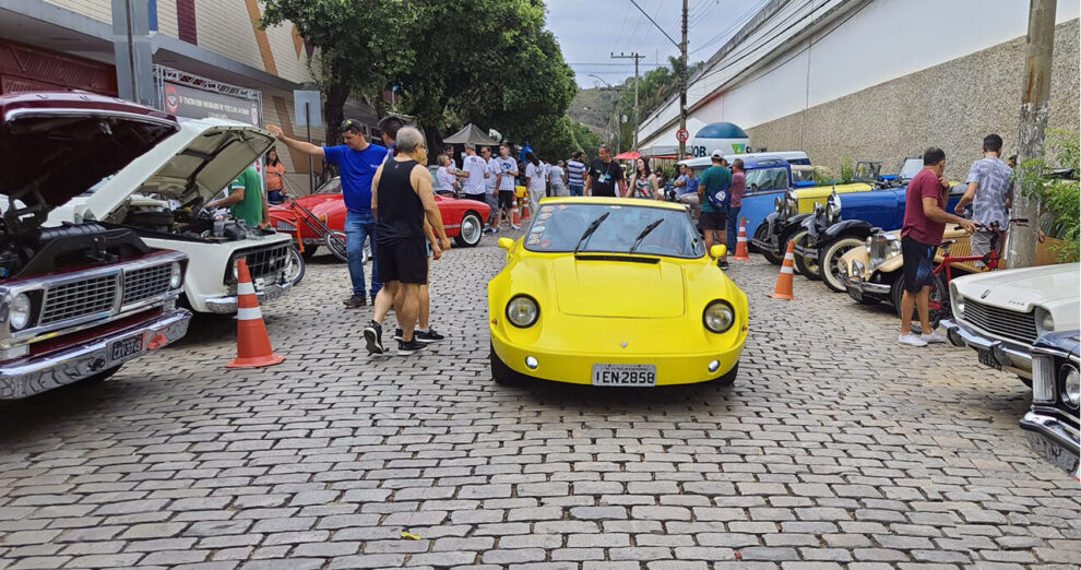 Rio Minas prestigiando o 5° Encontro Solidário de Veículos Antigos de Cataguases