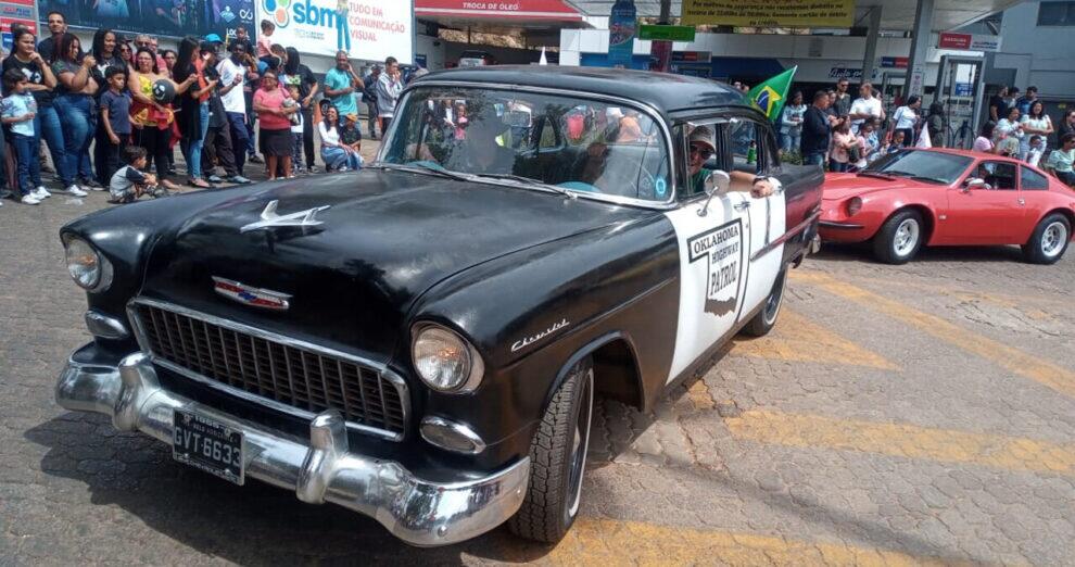 8º Desfile e Encontro de Carros Antigos em Itabirito