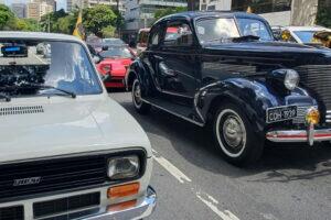 Reumatismo Car Club presente no desfile da Av. Paulista