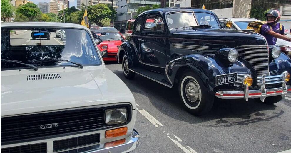 Reumatismo Car Club presente no desfile da Av. Paulista