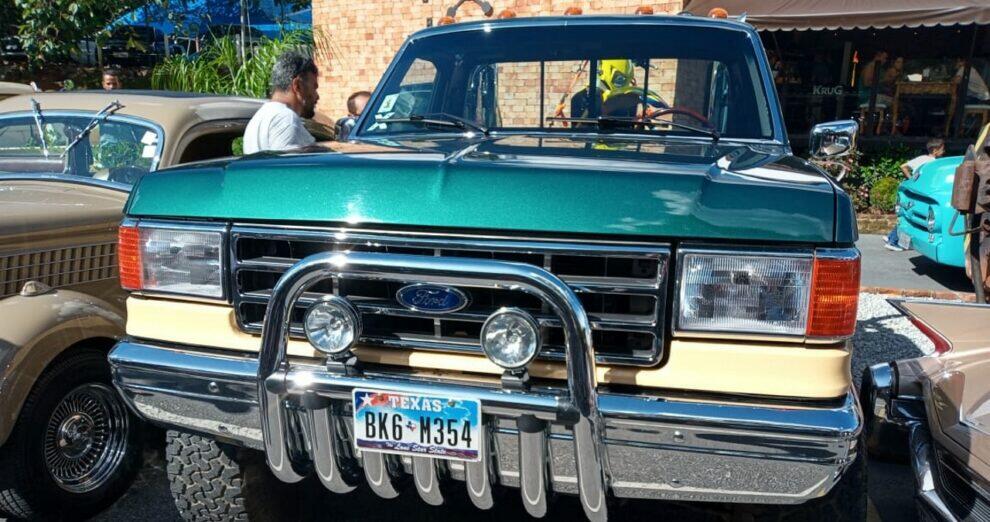 Encontro Mensal de Carros Antigos em Contagem