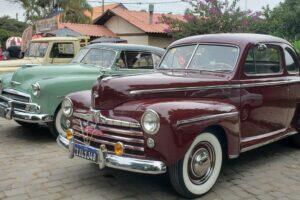 GALERIA: Clube do carro Antigo de Viamão presente na 11° festa do peixe em Itapuã