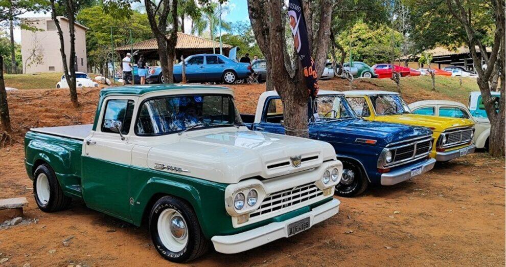 Encontro de Carros Antigos na Festa de Sant’Ana em Vinhedo