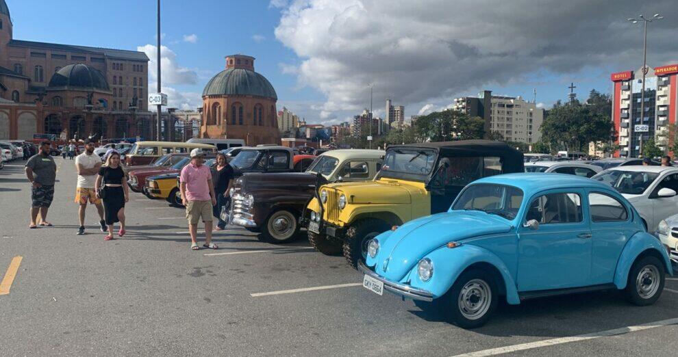 Clube de Autos Antigos de Congonhas realiza romaria de autos antigos à Padroeira do Brasil