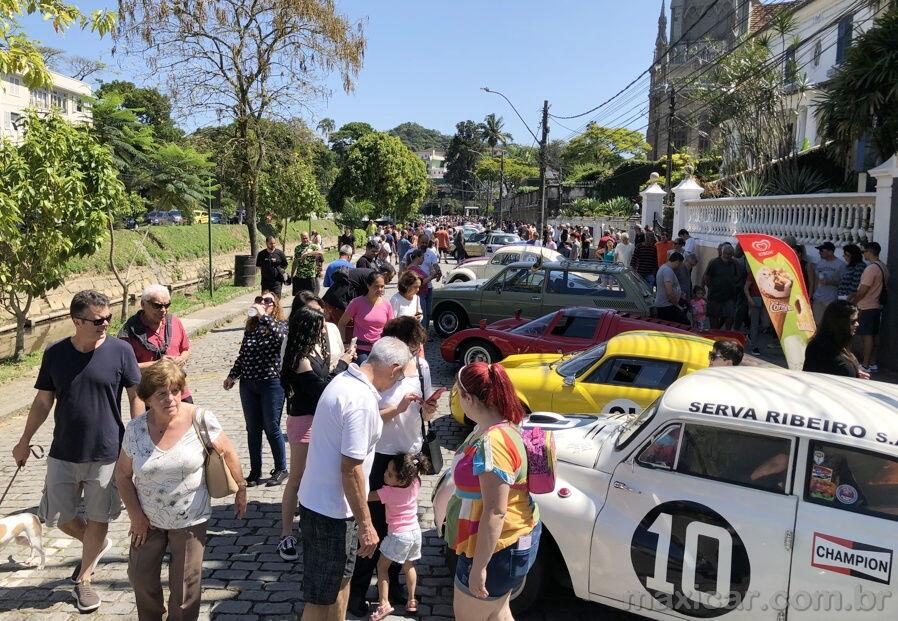 CORRIDA DE CARROS ANTIGOS NAS RUAS DE PETRÓPOLIS NO 2º CIRCUITO