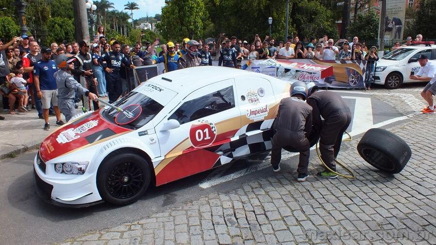 CORRIDA DE CARROS ANTIGOS NAS RUAS DE PETRÓPOLIS NO 2º CIRCUITO IMPERIAL DE  AUTOMOBILISMO 