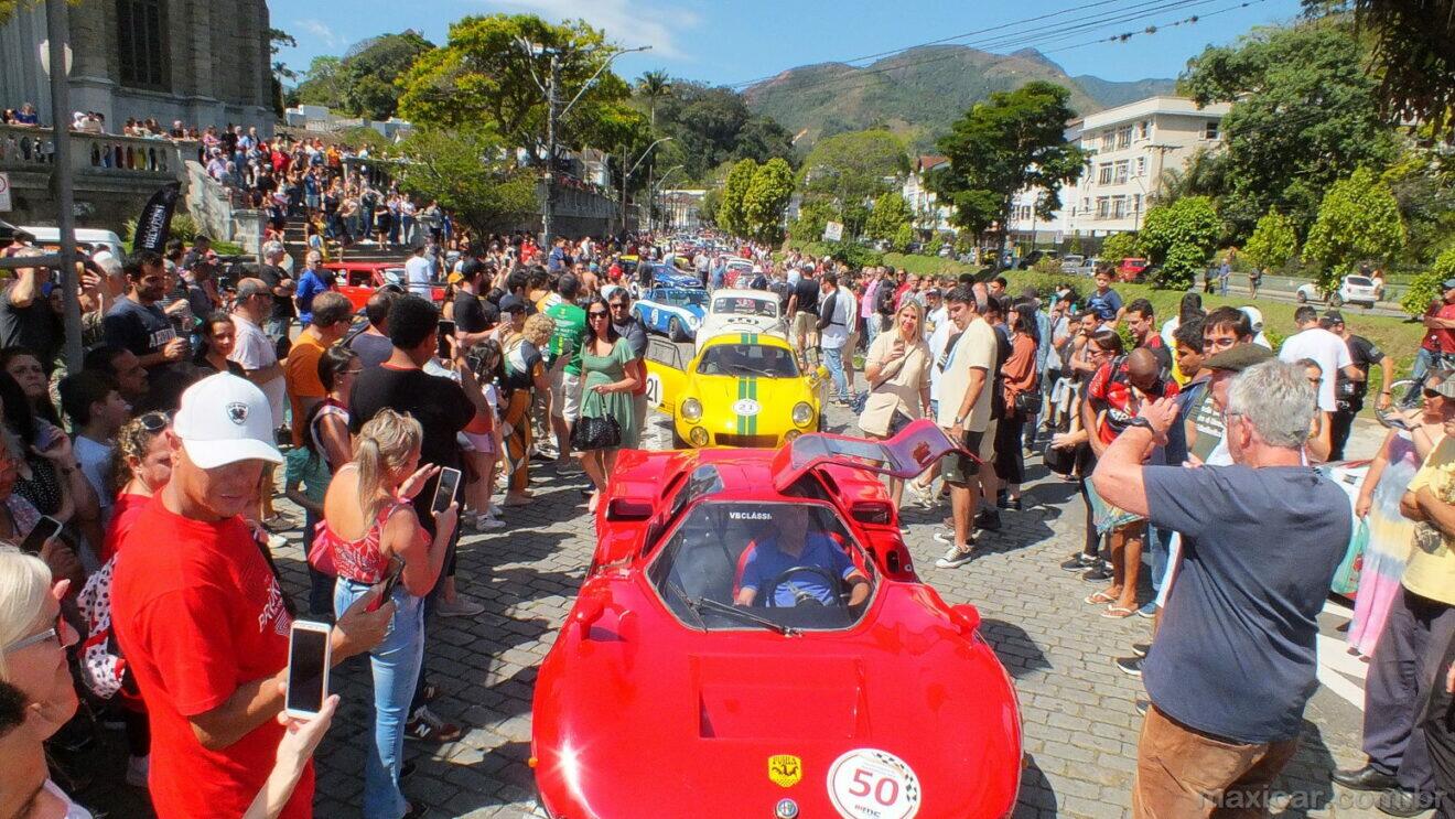 CORRIDA DE CARROS ANTIGOS NAS RUAS DE PETRÓPOLIS NO 2º CIRCUITO IMPERIAL DE  AUTOMOBILISMO 