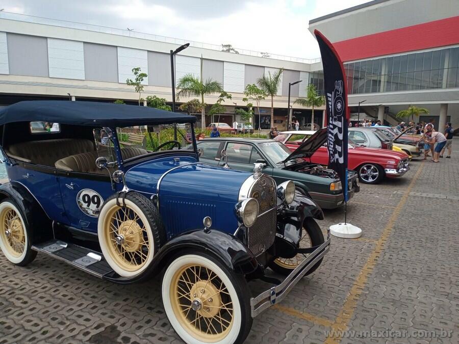 Encontro Mensal do 6 Pistas BH Car Club - Belo Horizonte, MG - Maxicar