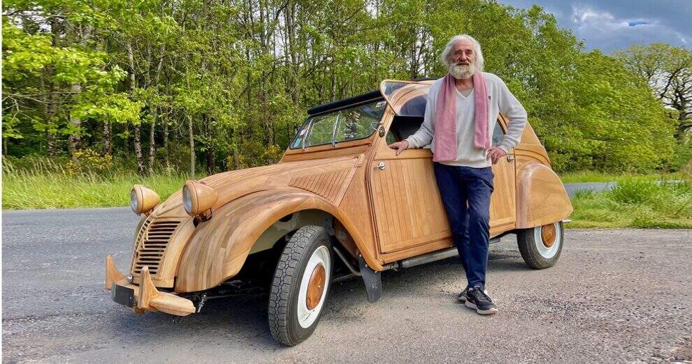 Citroën 2CV em madeira