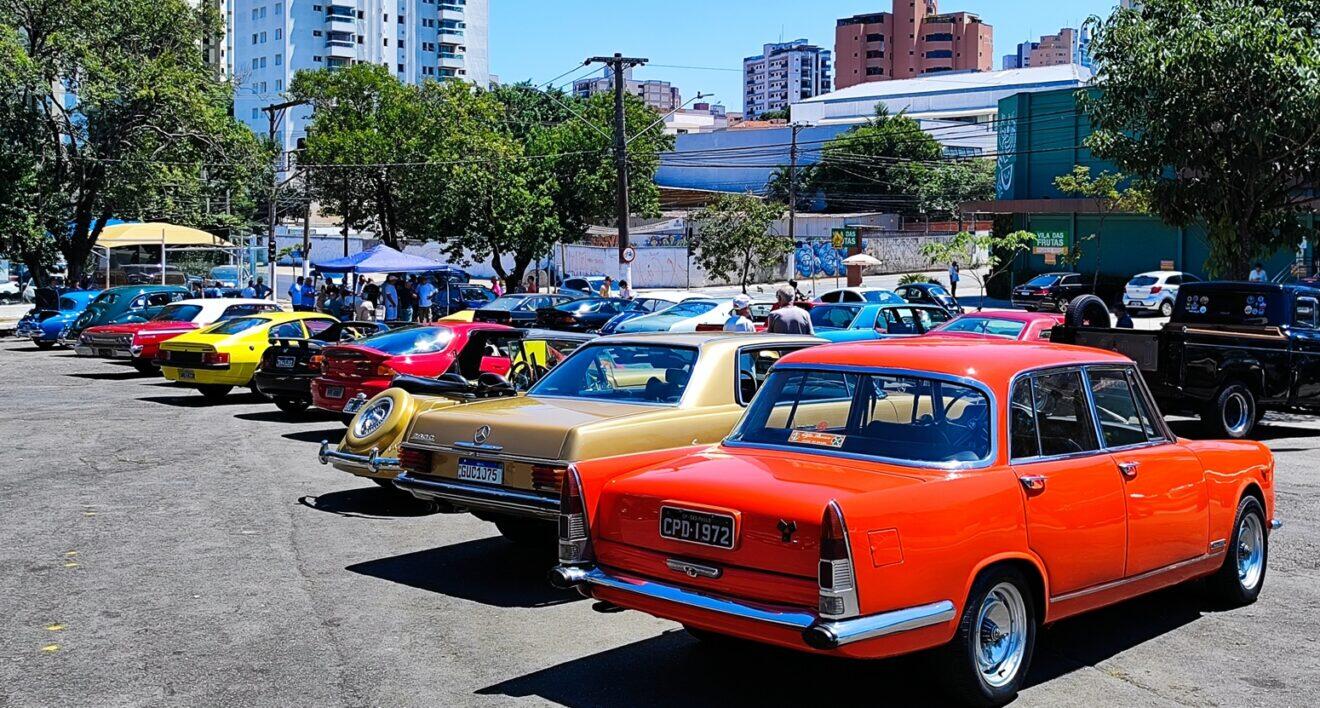 Encontro de Carros Antigos na Whitaker