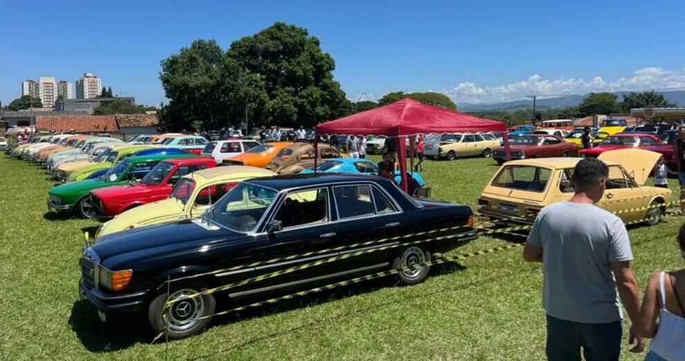 Encontro de carros antigos reuniu mais de 5.000 pessoas no Museu Roberto Lee no último domingo