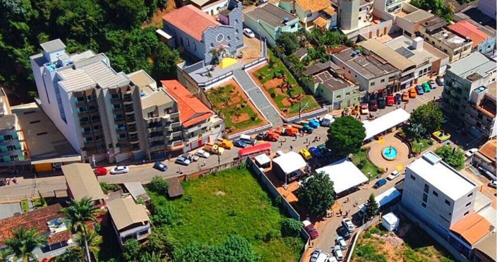 5° Encontro de Carros Antigos em Ervália