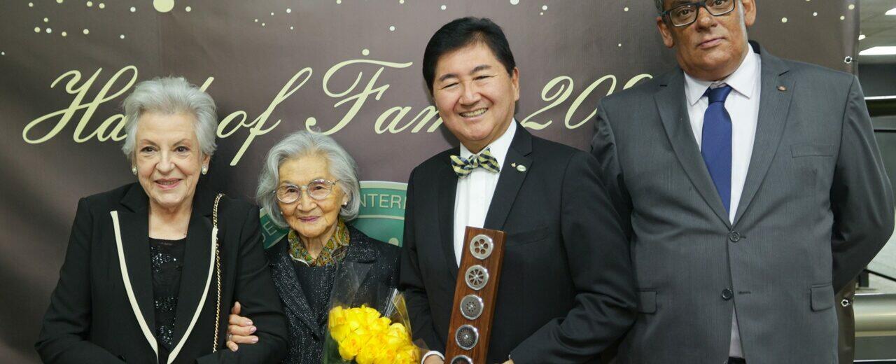 Roberto Suga recebe prêmio Hall of Fame FIVA 2024