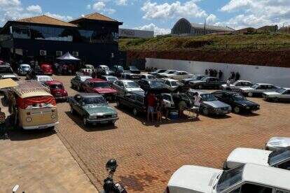Encontro Mensal de Carros Antigos de Alfenas