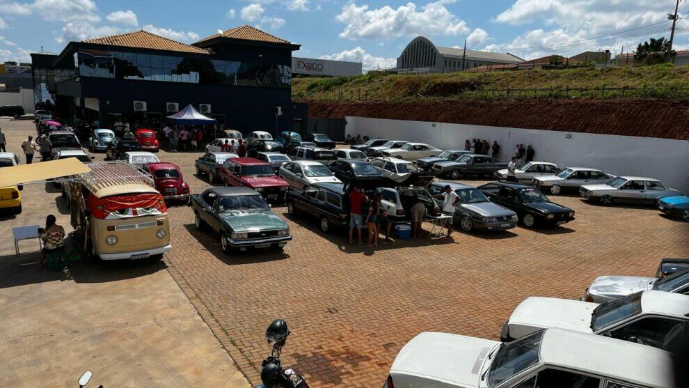 Encontro Mensal de Carros Antigos de Alfenas