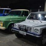 Feira noturna de Braz Cubas sedia encontro de carros antigos toda última quinta do mês