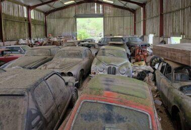 carros antigos escondidos