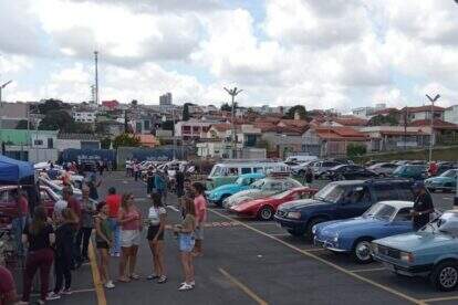 Encontro Mensal de Carros Antigos em Lavras